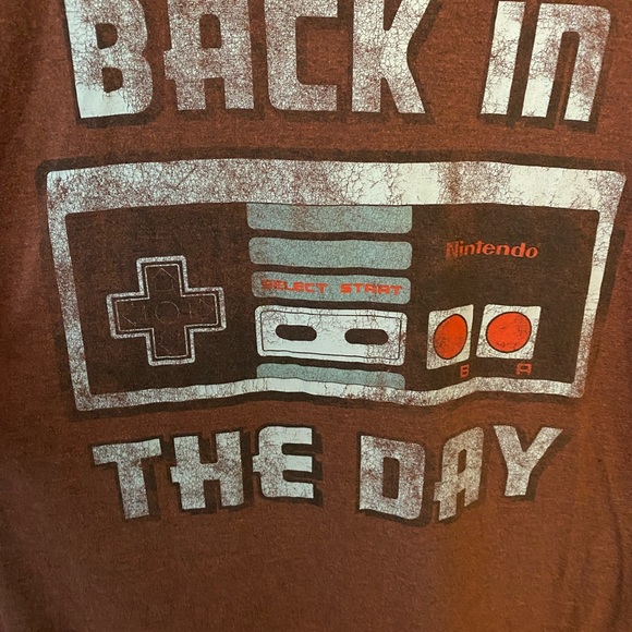 Nintendo T-Shirt - Picture 2 of 4